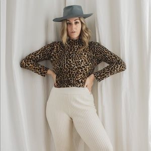 Vintage Jones New York Leopard print mock neck